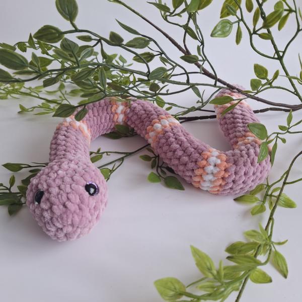 Gehaakte knuffel slang | Lila, perzikoranje en wit