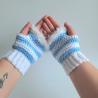Thumbnail for Gehaakte handschoenen - gehaakte vingerloze handschoenen | Wit en lichtblauw