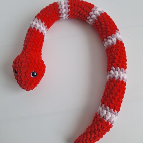 Gehaakte knuffel slang | Rood, lila en lichtroze