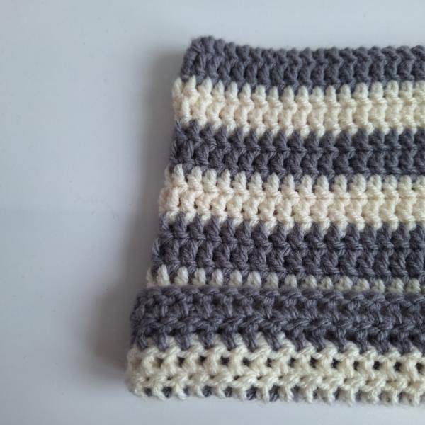 Gehaakt babymutsje 'Grijs en crème'