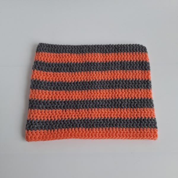 Gehaakte muts | Koraaloranje en donkergrijs