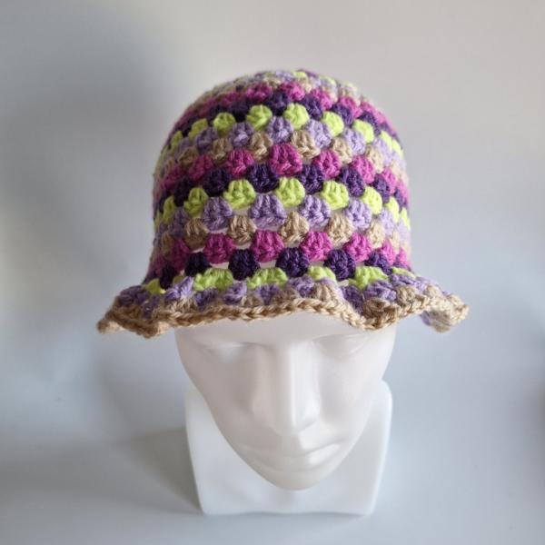 Gehaakte bucket hat 'Druif'