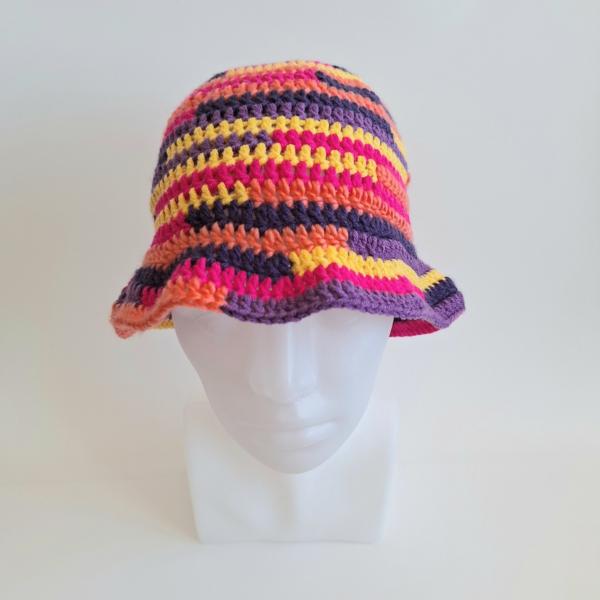 Gehaakte bucket hat | Geel, koraaloranje, paars, knalroze en donkerpaars