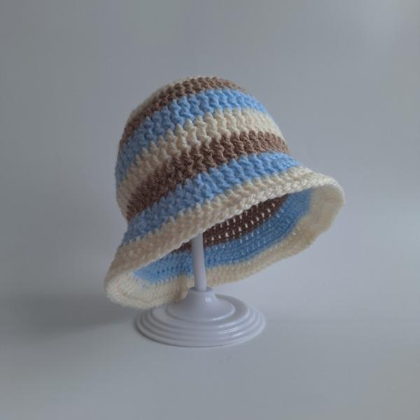 Gehaakt baby zonnehoedje 'Lichtblauw, beige en crème'