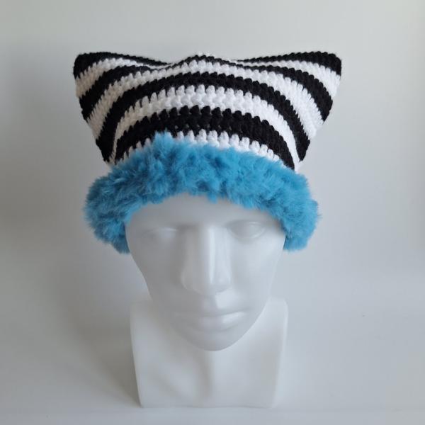 Gehaakte muts met imitatiebont | Zwart, wit en blauw