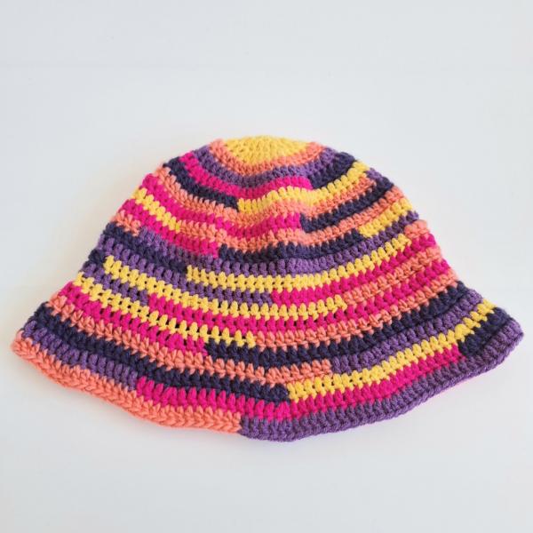 Gehaakte bucket hat | Geel, koraaloranje, paars, knalroze en donkerpaars