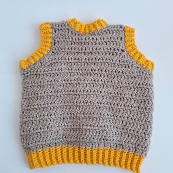 Gehaakt baby vestje | Beige en geel met lichtroze, groene en oranje bloemen