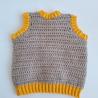 Thumbnail for Gehaakt baby vestje | Beige en geel met lichtroze, groene en oranje bloemen