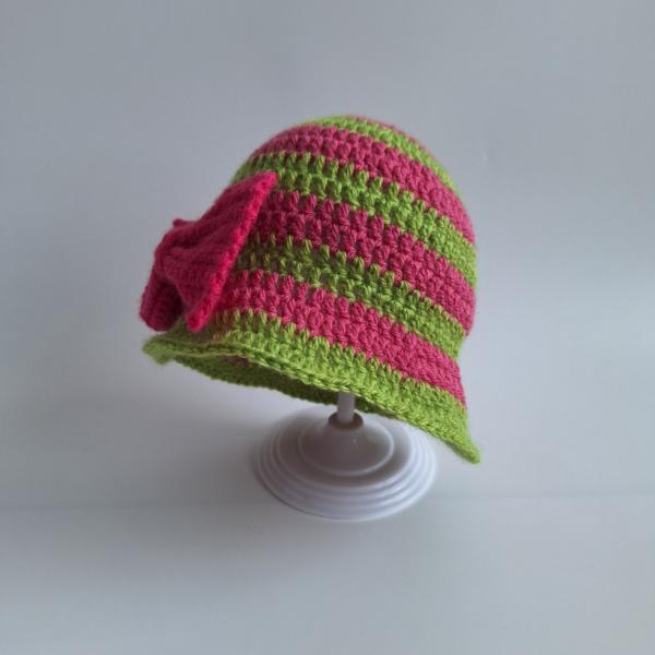 Gehaakt baby zonnehoedje 'Roze en groen met strikje'