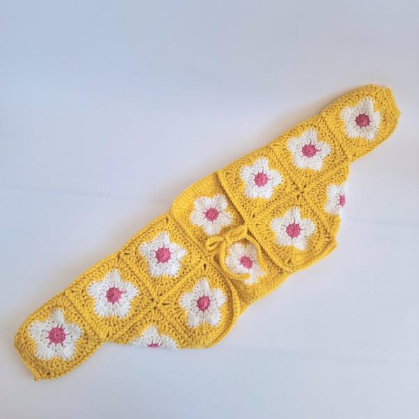 Gehaakt baby vestje | Bolero geel met wit en roze bloemen