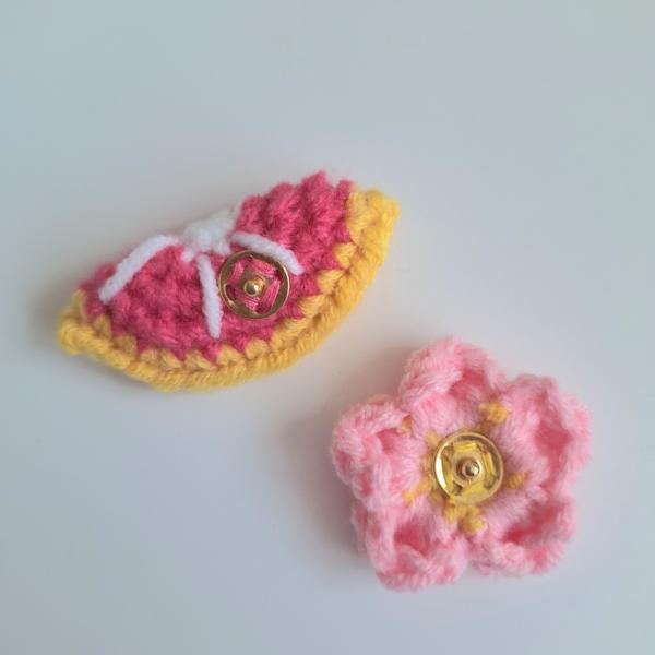 Gehaakt baby hoedje twee-in-een | Geel en lichtroze met bloemetje en grapefruit