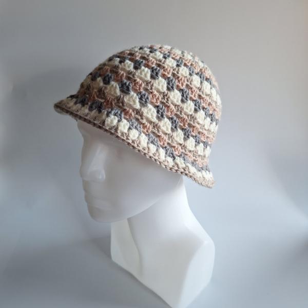 Gehaakte bucket hat | Lichtroze, crème, beige en grijs
