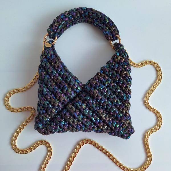 Gehaakte crossbody tas 'Metallic zwart regenboog'