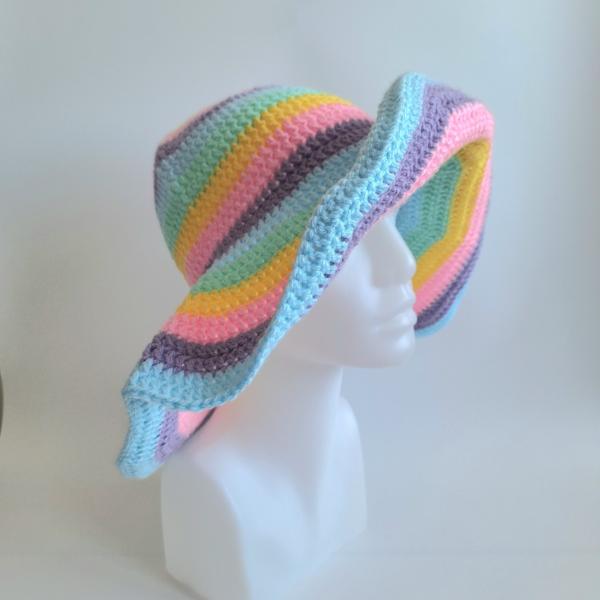 Gehaakte zonnehoed | Pastel regenboog