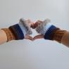 Thumbnail for Gehaakte handschoenen - gehaakte vingerloze handschoenen | Karamel bruin, donkerbruin, donkerblauw, lichtblauw en lichtgrijs