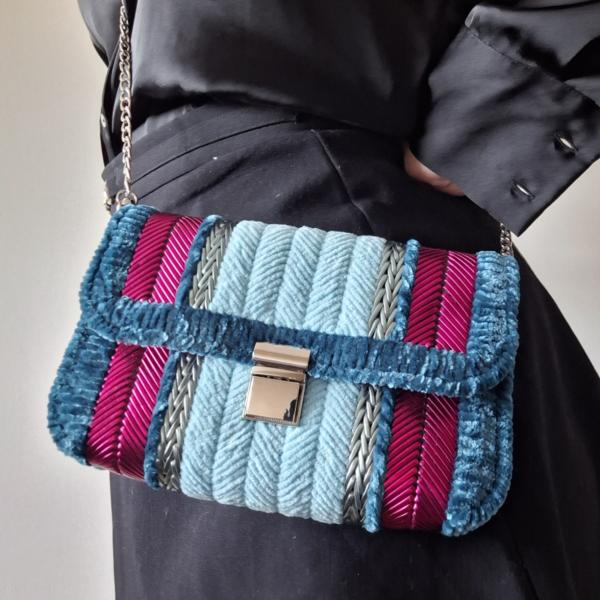 Geweven crossbody tas | Lichtblauw, petrol, magenta en zilver