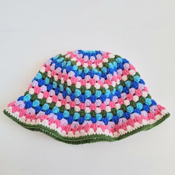 Gehaakte bucket hat | Turquoise, kobaltblauw, lila, knalroze, crème en donkergroen