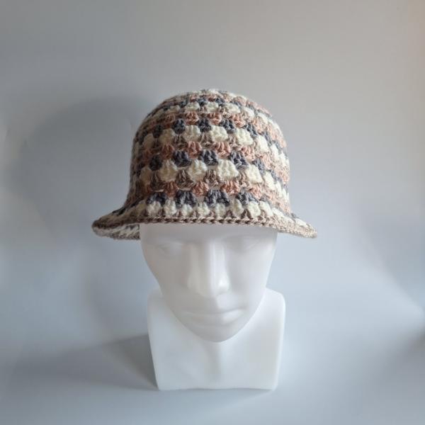 Gehaakte bucket hat | Lichtroze, crème, beige en grijs