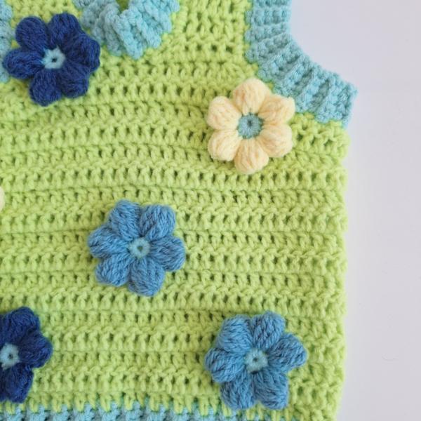 Gehaakt baby vestje | Limoengroen en mintgroen met blauwe bloemen