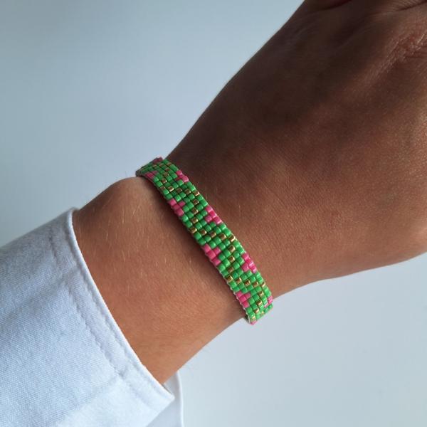 Geweven kralen armband | Groen en roze zigzag