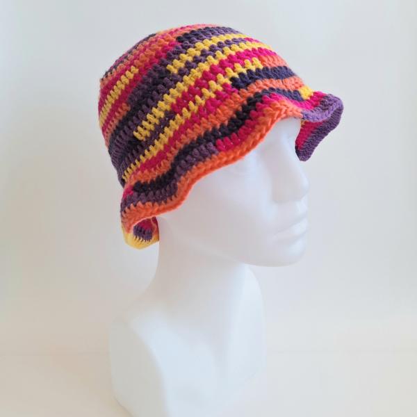Gehaakte bucket hat | Geel, koraaloranje, paars, knalroze en donkerpaars