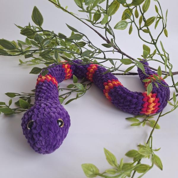 Gehaakte knuffel slang | Paars, knalroze en oranje