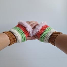 Gehaakte handschoenen - gehaakte vingerloze handschoenen | Karamelbruin, crème, lichtgroen, koraaloranje en lichtroze