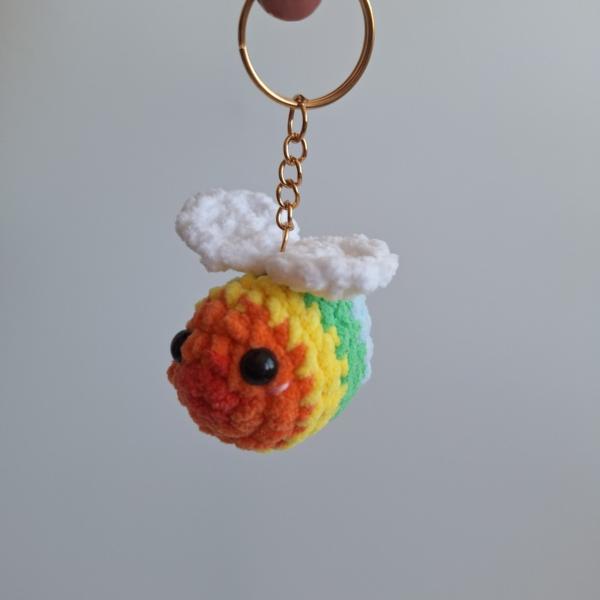 Gehaakte sleutelhanger 'Pride regenboog bij'