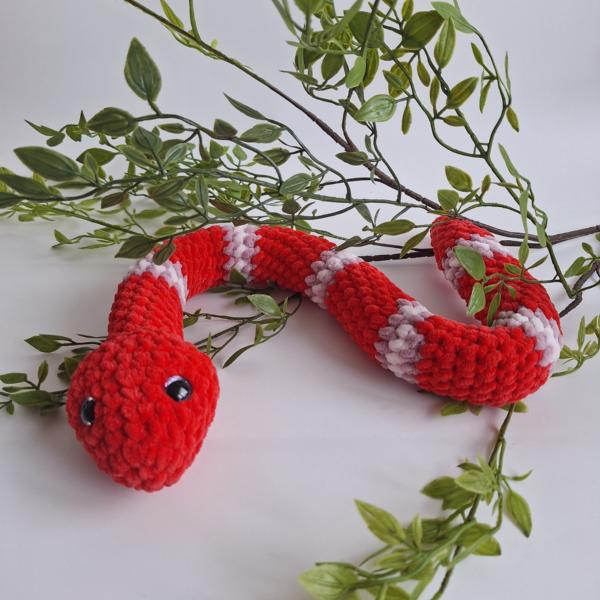 Gehaakte knuffel slang | Rood, lila en lichtroze