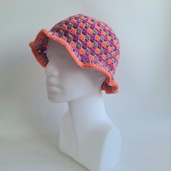 Gehaakte bucket hat | Koraal, lavendel en mauve