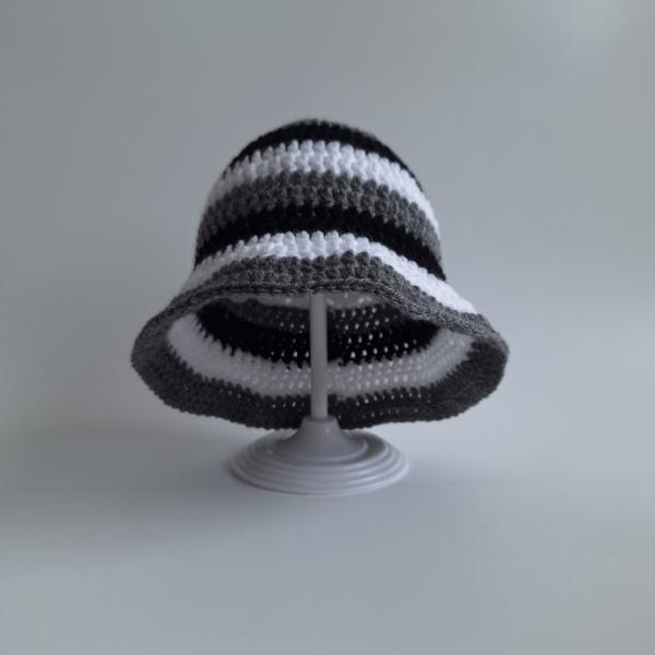 Gehaakt baby zonnehoedje 'Zwart, wit en grijs'
