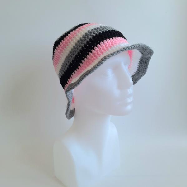 Gehaakte bucket hat | Roze, wit, grijs en zwart