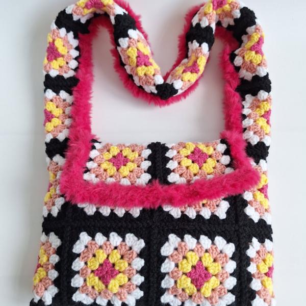 Gehaakte granny square tas | Zwart, roze en geel