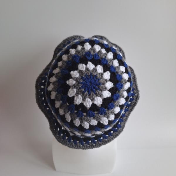 Gehaakte bucket hat | Donkerblauw, wit, grijs en zwart