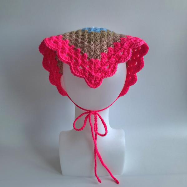 Gehaakte bandana 'Knalroze, beige, lichtblauw en wit'