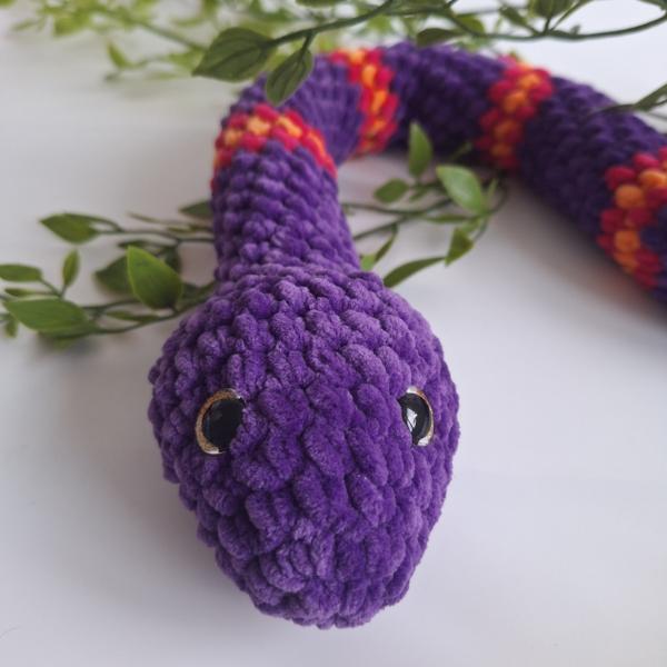 Gehaakte knuffel slang | Paars, knalroze en oranje