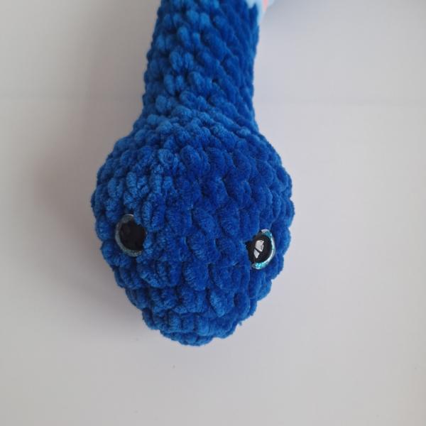 Gehaakte knuffel slang | Donkerblauw, lichtblauw en lichtroze