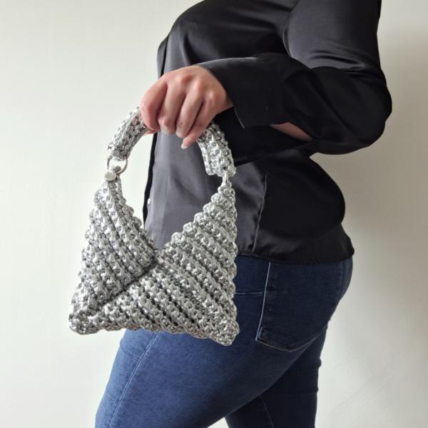 Gehaakte crossbody tas 'Metallic zilver'