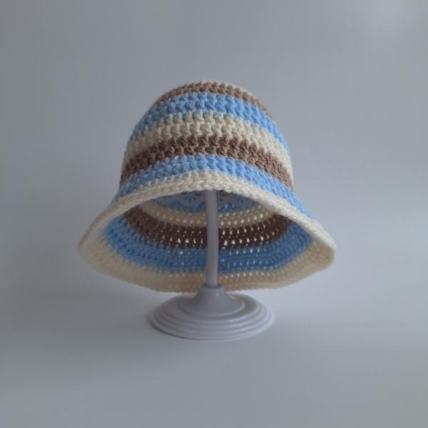 Gehaakt baby zonnehoedje 'Lichtblauw, beige en crème'