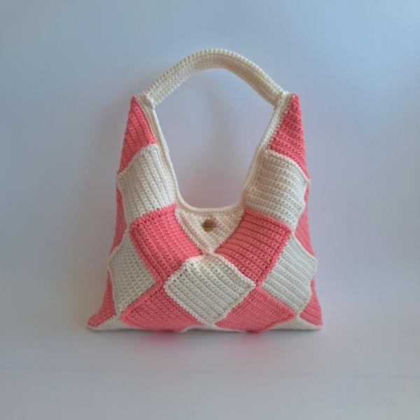 Gehaakte checker handtas 'Crème en koraaloranje'