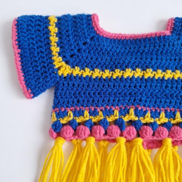 Gehaakt baby vestje | Blauw, roze en geel met gele franjes