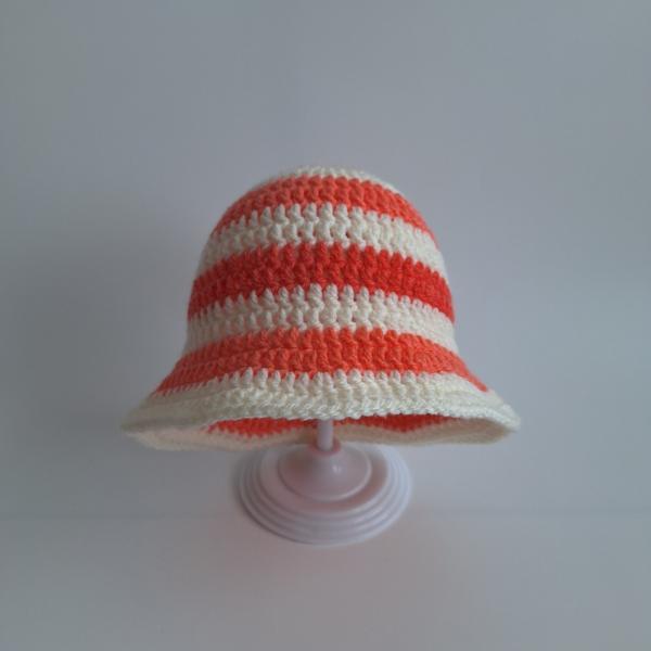 Gehaakt baby zonnehoedje 'Koraaloranje en crème'