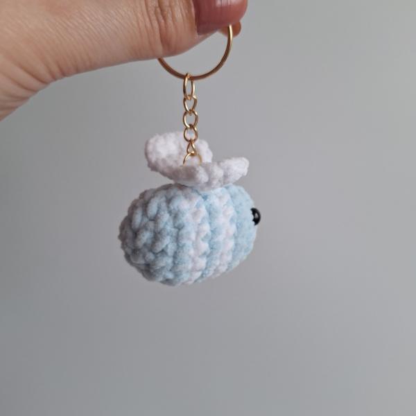 Gehaakte sleutelhanger | Lichtblauw en witte bij