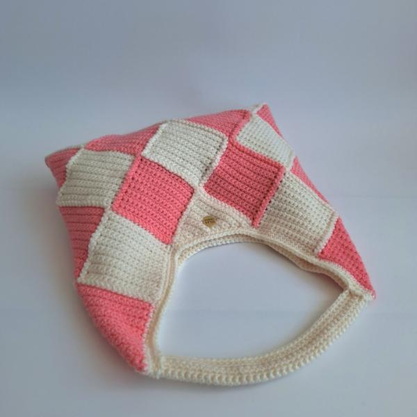 Gehaakte checker handtas 'Crème en koraaloranje'