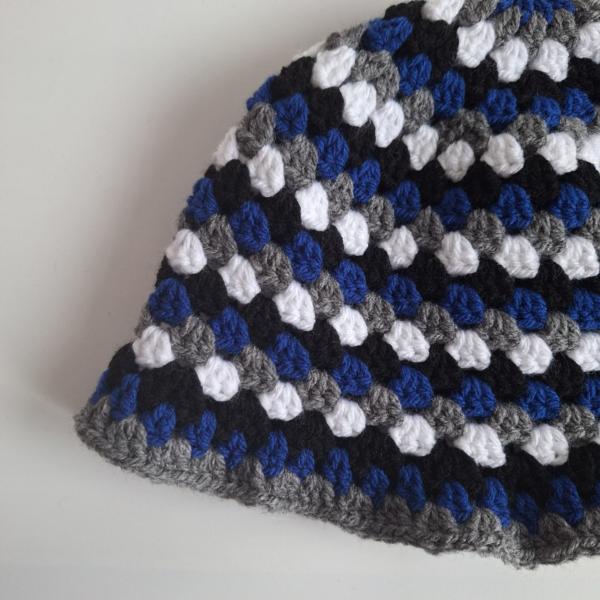Gehaakte bucket hat | Donkerblauw, wit, grijs en zwart