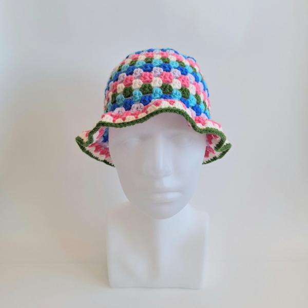 Gehaakte bucket hat | Turquoise, kobaltblauw, lila, knalroze, crème en donkergroen