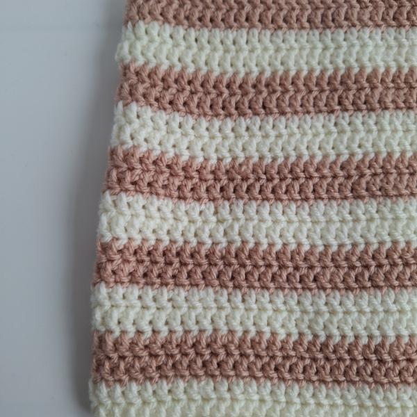 Gehaakte muts | Crème en poeder roze