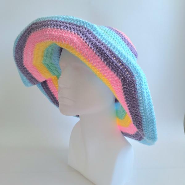 Gehaakte zonnehoed | Pastel regenboog