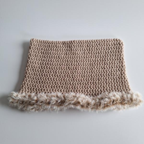 Gehaakte muts met imitatiebont | Beige
