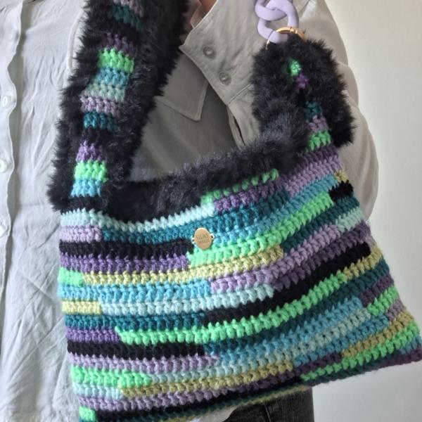 Gehaakte asymmetrische tas paars